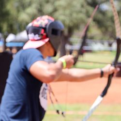 Archery Hawaii - Pastor Josh Ko takes aim