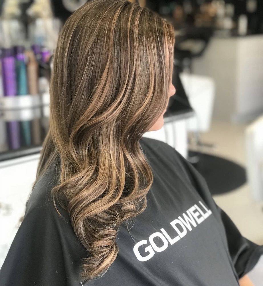 AvantGirl Salon Logo
