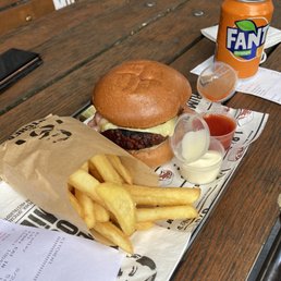 The Daddy Burger with fries