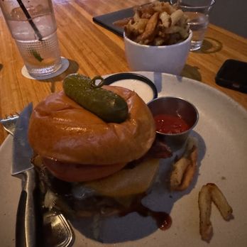 Moxies - Cheeseburger with fries - Cocktail Bars Near Me - Houston, Texas