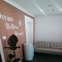 Uncoil Beauty Bar