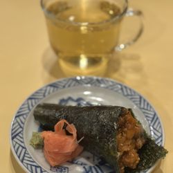 Dashi Japanese Restaurant - Spicy tuna & unagi hand roll