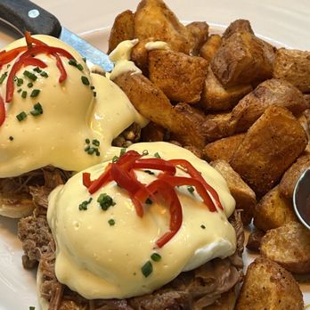 Screen Door Pearl District - Smoked Pork Shoulder Benedict - Southern Near Me - Portland, Oregon