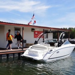Lake Norman Boat Club - Our staff greets with a boat that is uncovered, cleaned and fueled, ready for your enjoyment!