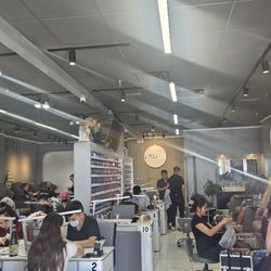 Laura Nail Spa - Lil crowded in space