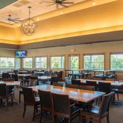 The Oaks Golf Course - The Clubhouse Restaurant's seating area at The Oaks