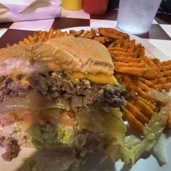 Durty Gurt's - Cheeseburger - American Near Me - Galena, Illinois
