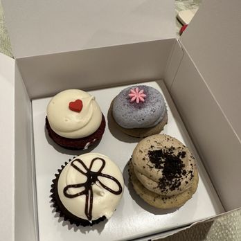 Georgetown Cupcake - Cupcakes Near Me - Washington, DC, District of Columbia