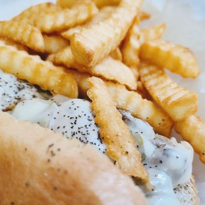 Sub Wings Milkshake & Burger