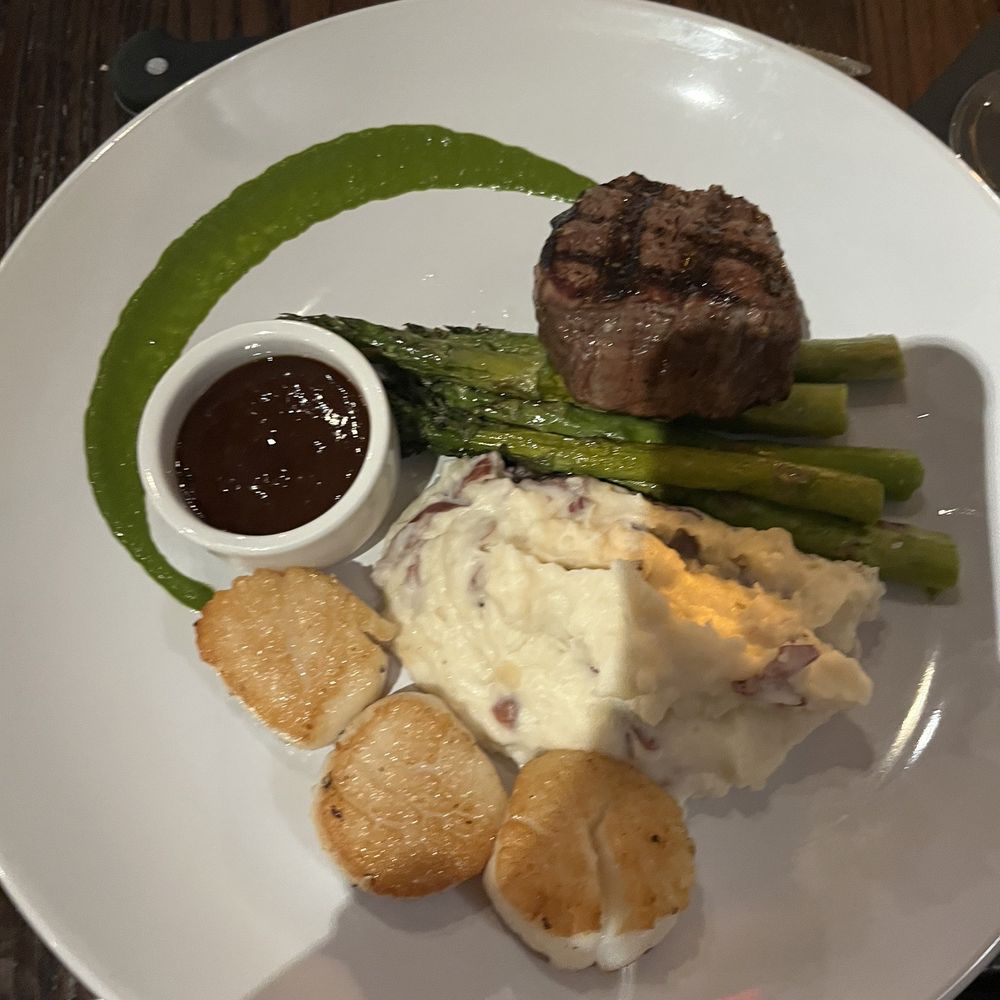 Filet with mashed potatoes- add asparagus and scallops Filet with mashed potatoes- add asparagus and scallops