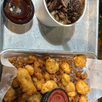 Wandering Griffin Brewery & Pub - Mac&cheese with pulled pork, and cheese curds. - Brewpubs Near Me - Beavercreek, Ohio Wandering Griffin Brewery & Pub - Mac&cheese with pulled pork, and cheese curds. - Brewpubs Near Me - Beavercreek, Ohio