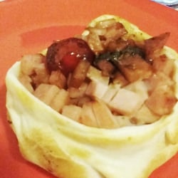 La Buena Cocina - Canastita Cereza Glaseada :Jamón, muzzarella, cerezas y azucar negra