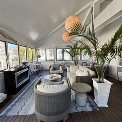 Regatta Inn - Common sitting area