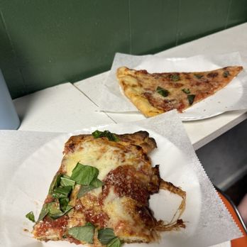 Di Fara Pizza - Pizza Near Me - Brooklyn, New York Di Fara Pizza - Pizza Near Me - Brooklyn, New York