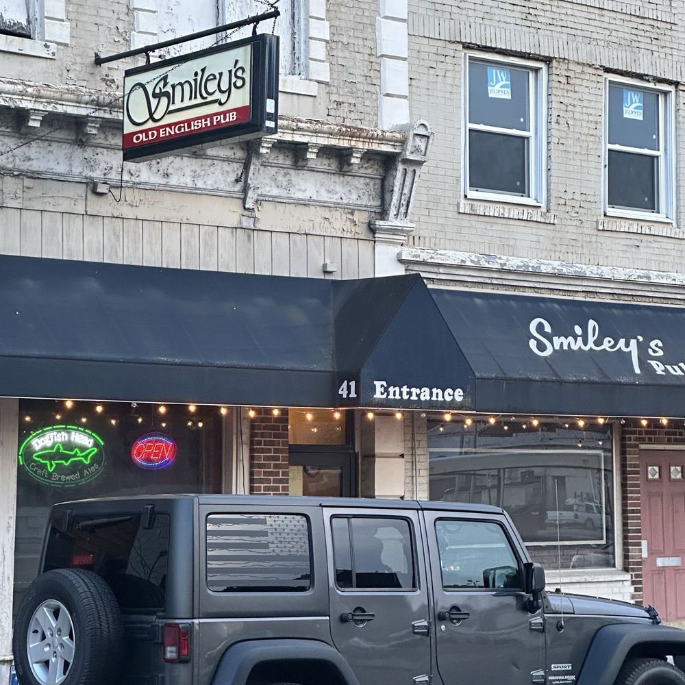 Smiley's Pub - a jeep parked in front of a restaurant - Pubs Near Me - Richmond, Indiana