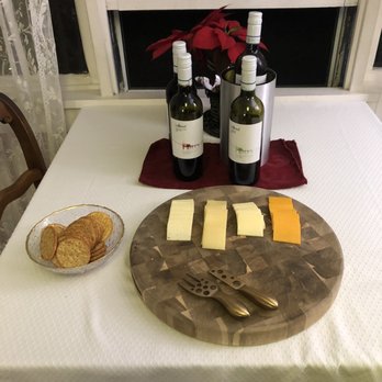 Bath Street Inn - Wine and cheese - Bed & Breakfast Near Me - Santa Barbara, California
