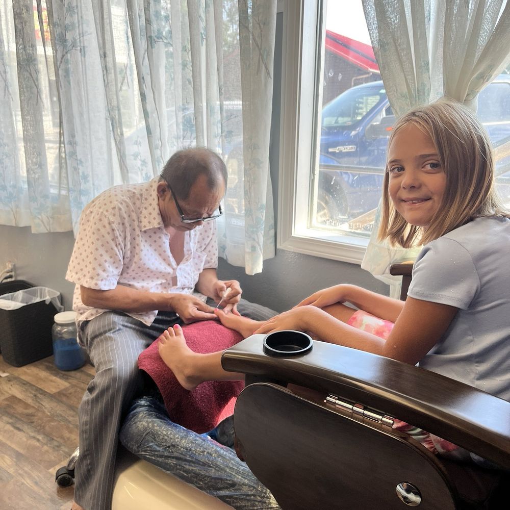 LUXURY MANICURE AND PEDICURE SERVICES IN OSAGE BEACH