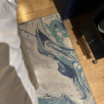 Hotel Indigo - Dirty rug - Hotels Near Me - London, XGL Hotel Indigo - Dirty rug - Hotels Near Me - London, XGL
