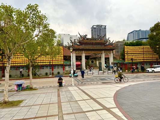 Lungshan Temple by null