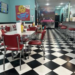 Bacon Diner - The diner inside