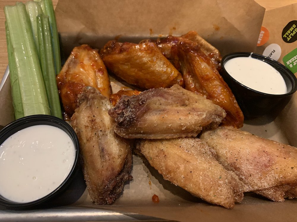 BUFFALO WILD WINGS 55 Photos & 70 Reviews Sports Bars 1511 Ring Rd, Elizabethtown, KY