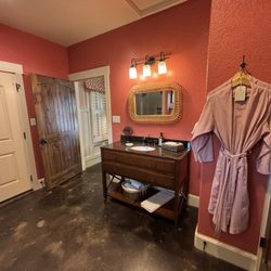 The Trueheart Hotel - Bathroom