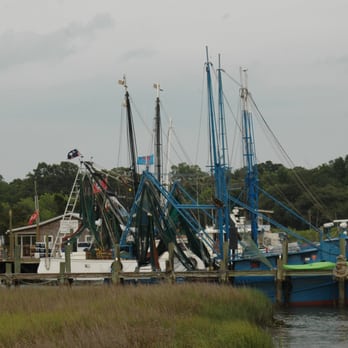 Shem Creek Inn - Shrimp boats on Shem Creek - Hotels Near Me - Mount Pleasant, South Carolina Shem Creek Inn - Shrimp boats on Shem Creek - Hotels Near Me - Mount Pleasant, South Carolina