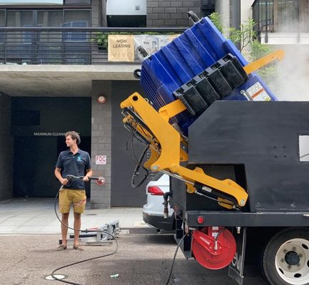 Mobile Trash Can Cleaning Service ! - Give us a call today !