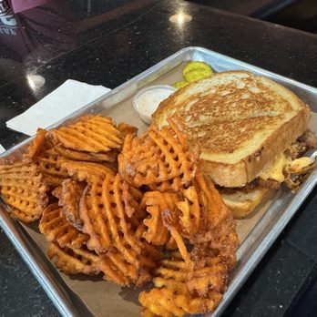 Dead End BBQ - Barbeque Near Me - Knoxville, Tennessee