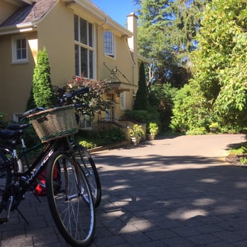 Villa Marco Polo Inn - Bed & Breakfast Near Me - Victoria, British Columbia Villa Marco Polo Inn - Bed & Breakfast Near Me - Victoria, British Columbia