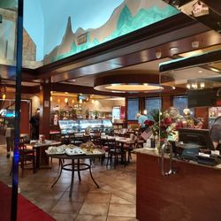 Ewing Diner - The atrium entrance with the cake display case in the background