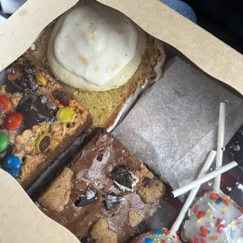 Defloured - Bakeries Near Me - Chicago, Illinois