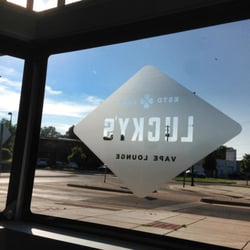 Lucky's Vape Lounge - Douglas street view