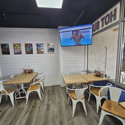Boardwalk Pizza - Indoor seating