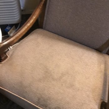 Raleigh Hotel - Chair next to a filthy table - Hotels Near Me - South Fallsburg, New York Raleigh Hotel - Chair next to a filthy table - Hotels Near Me - South Fallsburg, New York