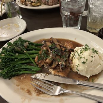 Barefoot Cafe - Chicken Marsala - Bars Near Me - Fairfax, California