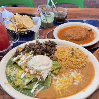 MX 30 30 - Chilaquiles verdes con Bistek - Mexican Near Me - Los Angeles, California