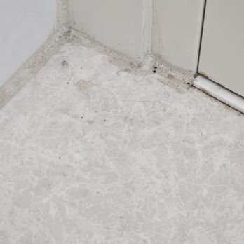 Comfort Inn Sandusky - Dirty bathroom floor - Hotels Near Me - Sandusky, Ohio Comfort Inn Sandusky - Dirty bathroom floor - Hotels Near Me - Sandusky, Ohio