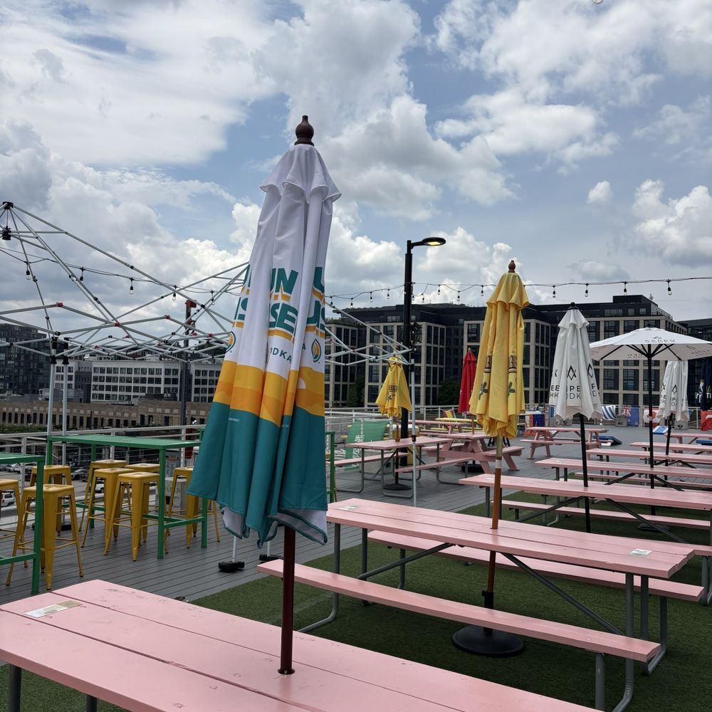 Hi-Lawn - Outside - Cocktail Bars Near Me - Washington, DC, District of Columbia