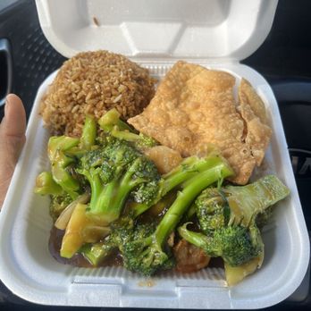 China Gate - Broccoli and shrimp lunch special. - Chinese Near Me - Los Angeles, California