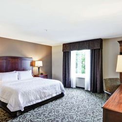Hampton Inn & Suites New Hartford - Guest room