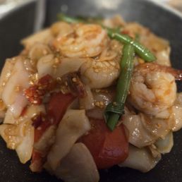 Shrimp pad kee mao spicy