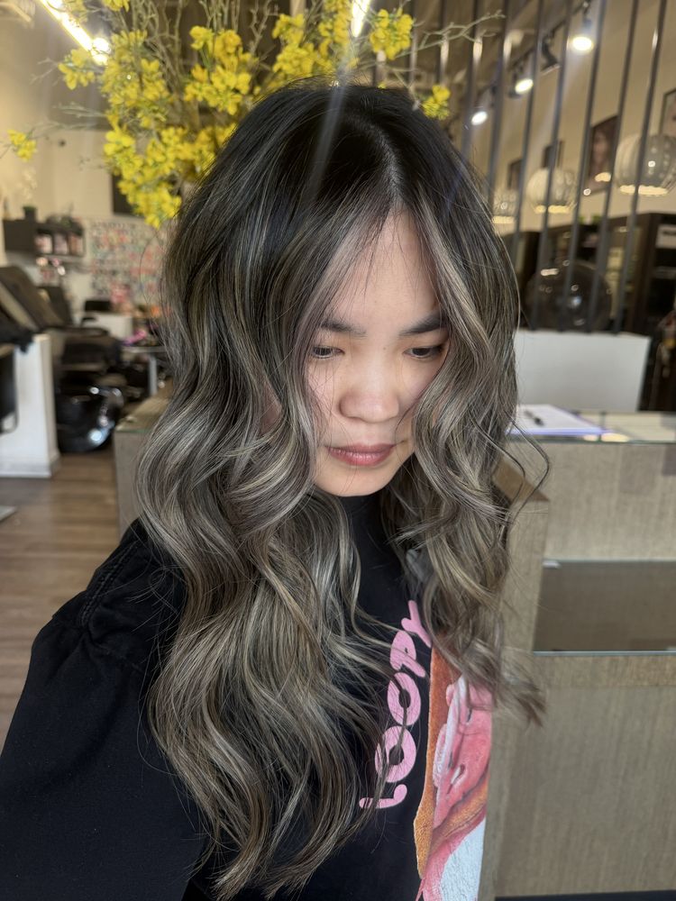 The Studio Hue Salon: Aveda