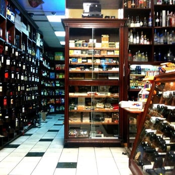 Drumm Liquor - a view of a liquor store - Beer, Wine & Spirits Near Me - San Francisco, California