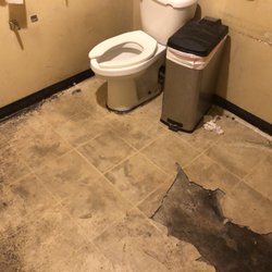 Waccamaw Bingo - NOT! Ladies restroom