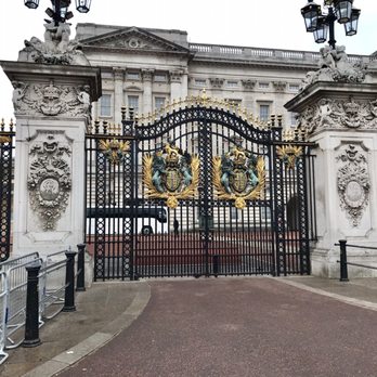 Buckingham Palace - Even the gates are beautiful! - Landmarks & Historical Buildings Near Me - London, XGL Buckingham Palace - Even the gates are beautiful! - Landmarks & Historical Buildings Near Me - London, XGL