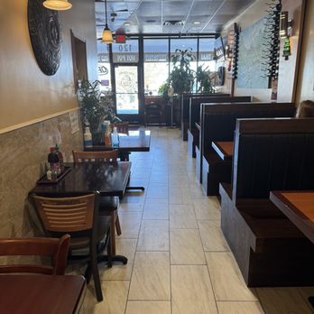Pho 4 Star - Dining area near bathroom facing entrance - Vietnamese Near Me - Universal City, Texas