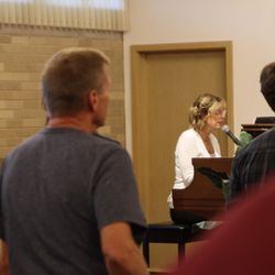 New Hope Community Church - Worship through songs.