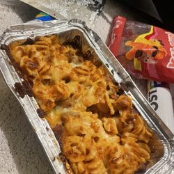 Pizza Miltonio - My hand is double the size of a $20 serve