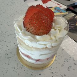 M E Concept Cakes - Individual strawberry chiffon cake